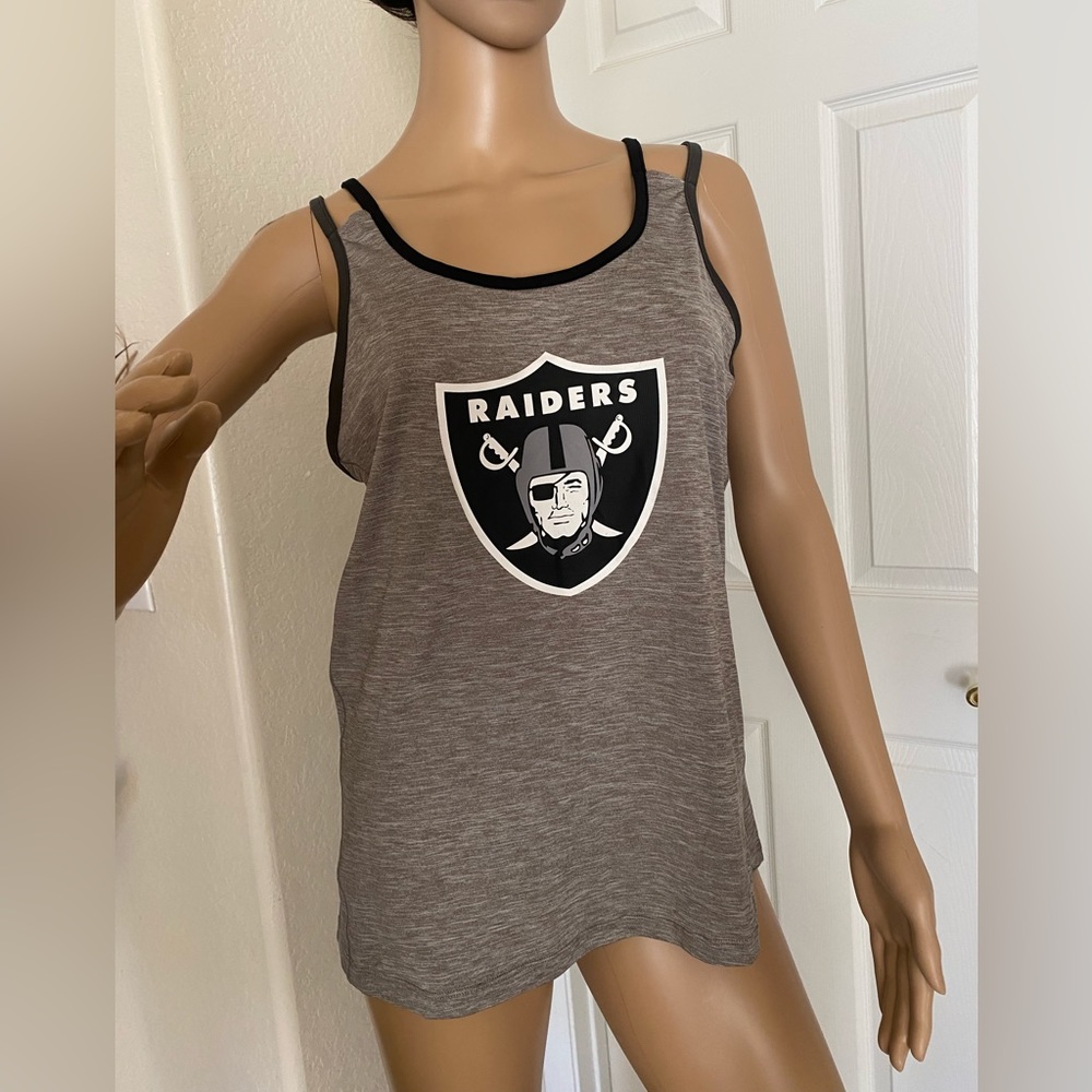 Raiders workout top , never used no tags , I bought it from the raider store